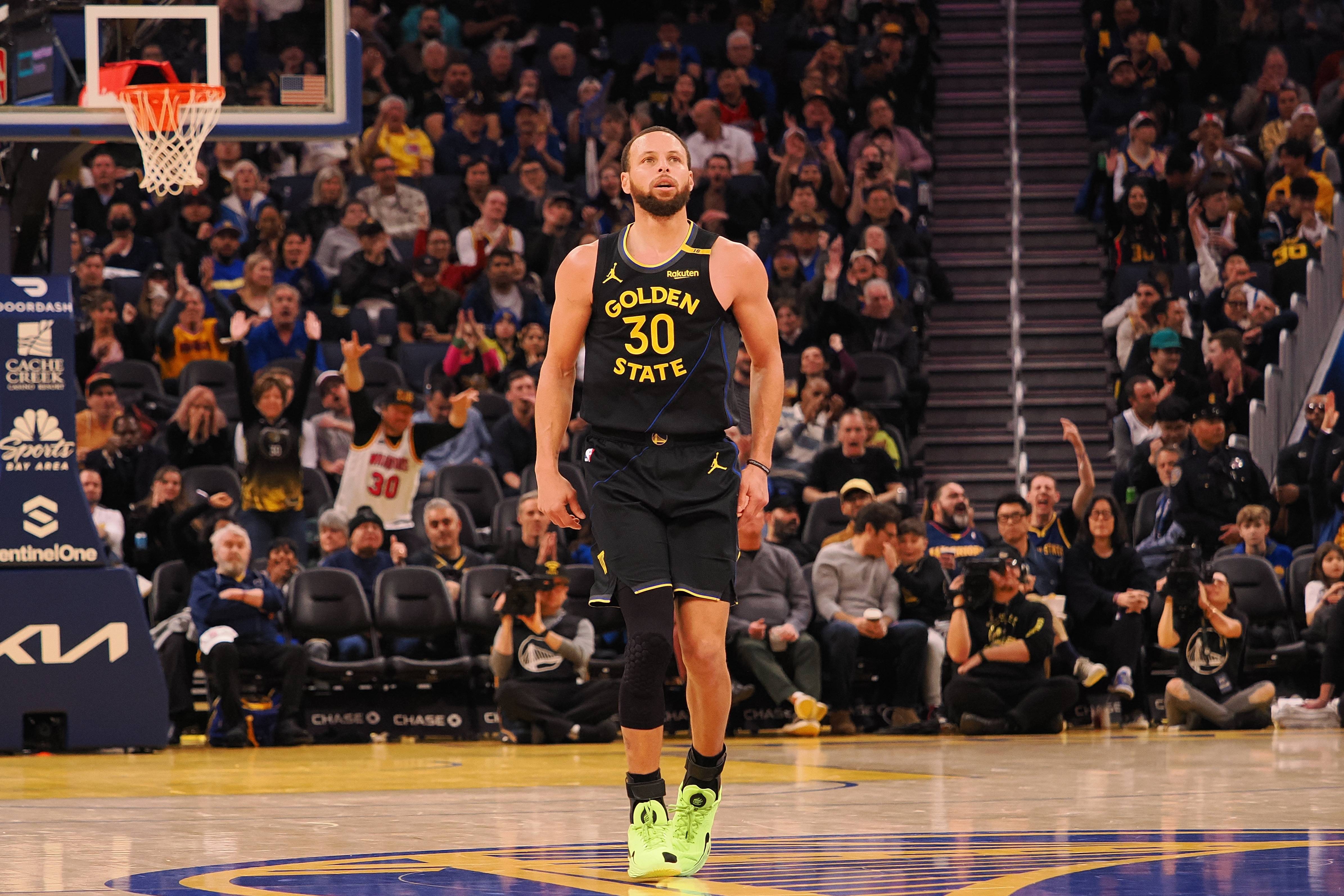 AYX GAME-包含2018年季后赛：库里关键三分逆转取胜，赢得全场喝彩的词条