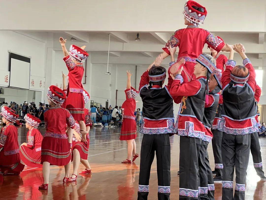 爱游戏官网-包含特色文化鼓舞操大赛，舞动青春的心灵之旅的词条