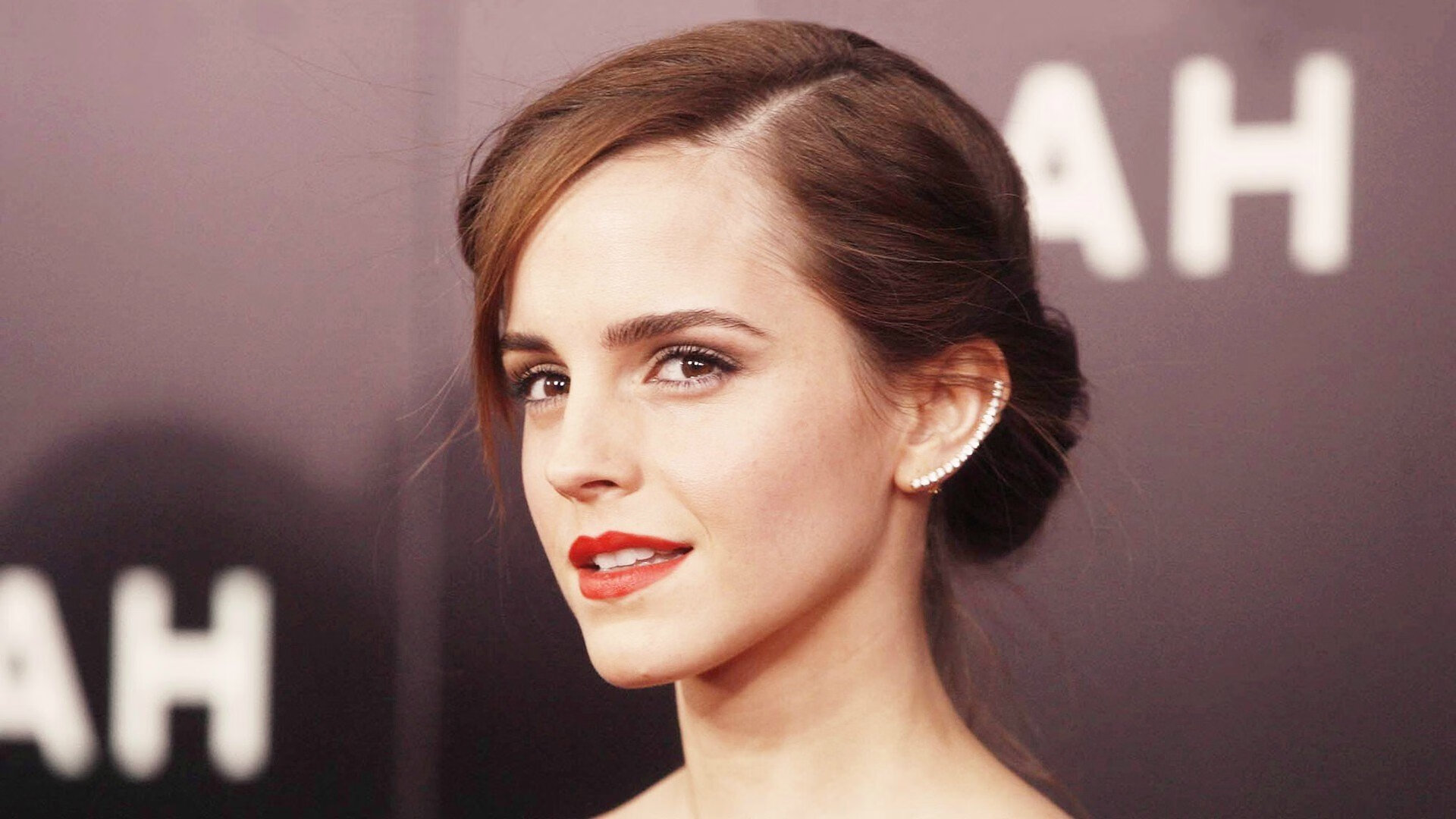 “英超焦点战：榜首大战精彩纷呈”，英超首秀