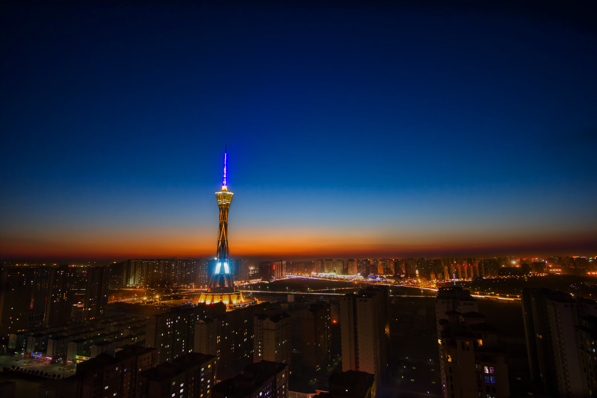 詹姆斯末节爆发，湖人逆转勇士取四连胜，湖人夺冠詹姆斯转会