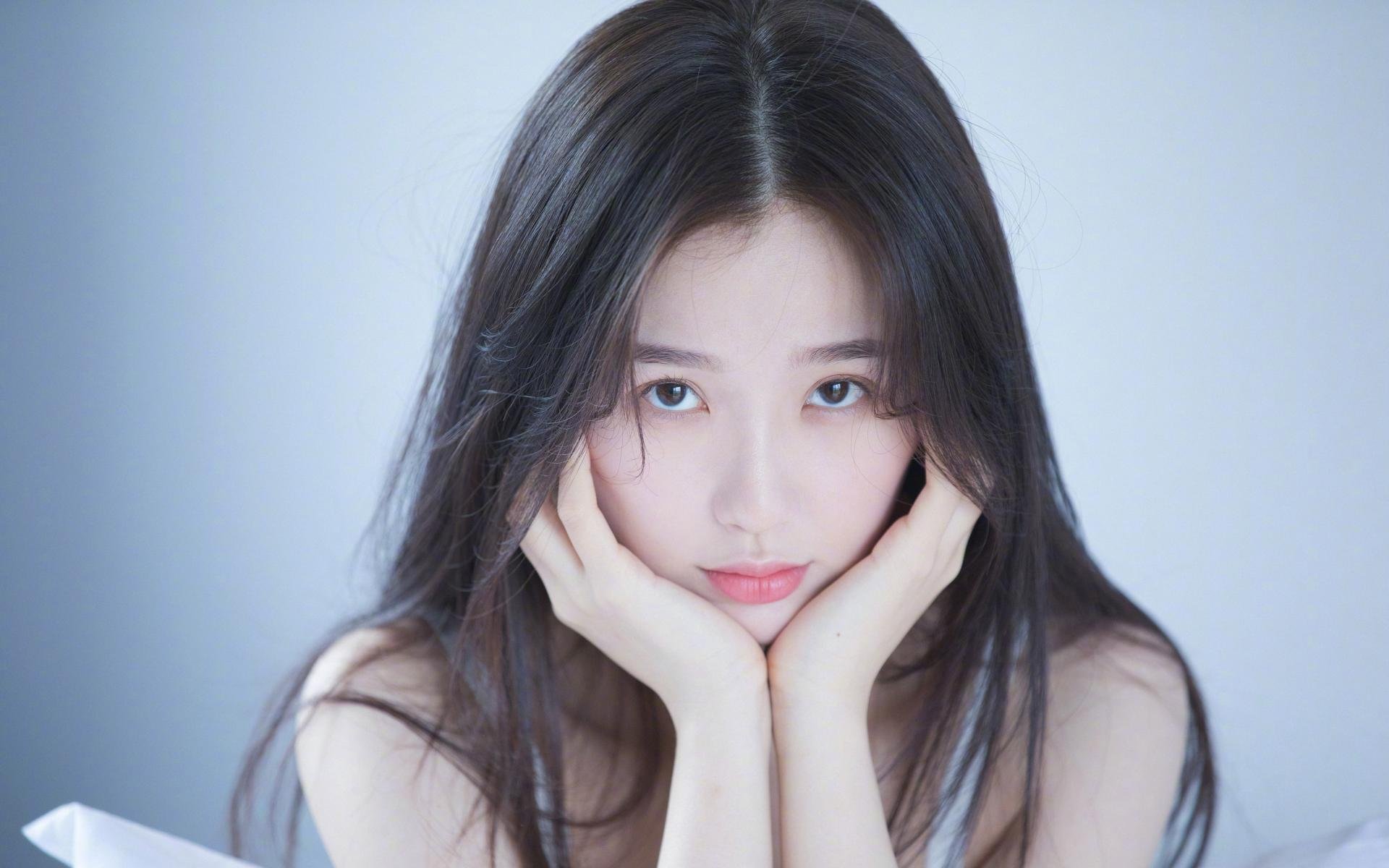 爱游戏体育APP下载-车迷热议：哪个车手的表现最值得期待？，最好的车手