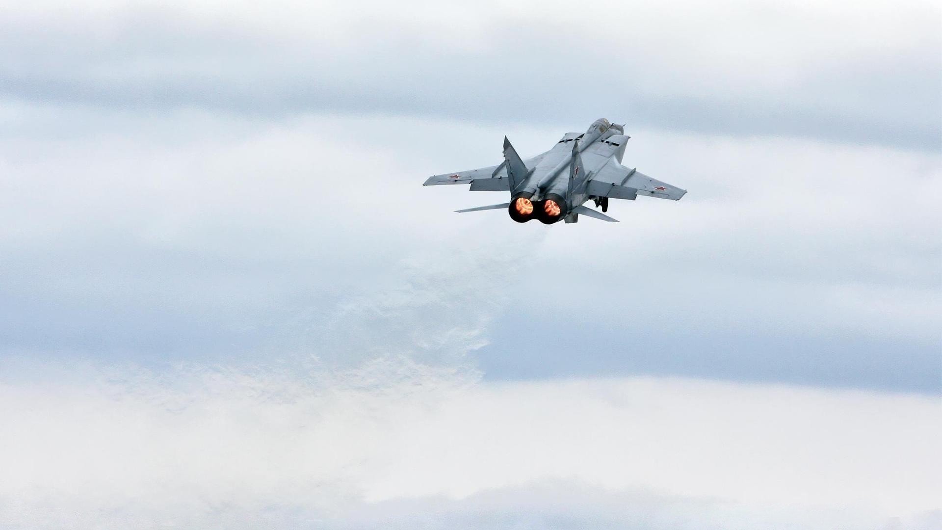 太阳压哨战胜雷霆，季后赛首轮中杜兰特带伤作战，杜兰特13太阳花