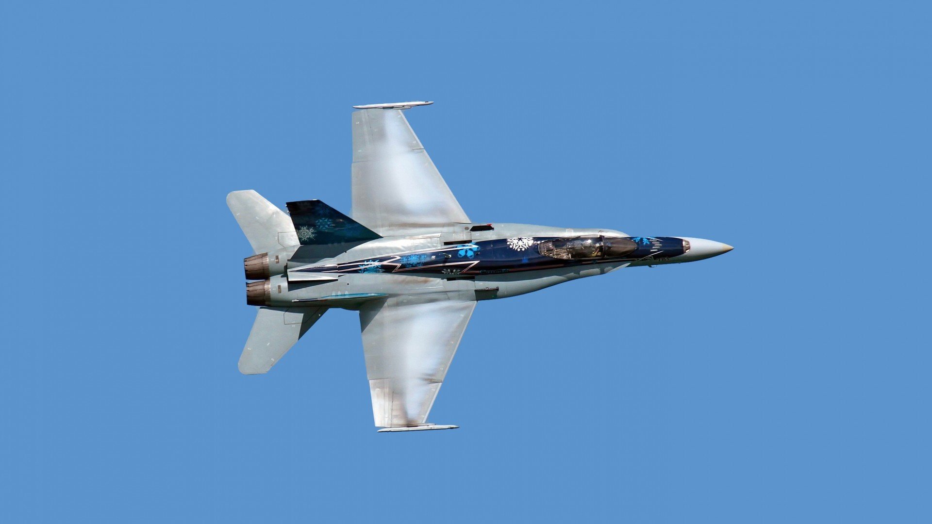 美国骑手艾丽西亚·伯杰和凯特·福夸在巴黎青少年马术比赛中表现出色,获得多项荣誉。