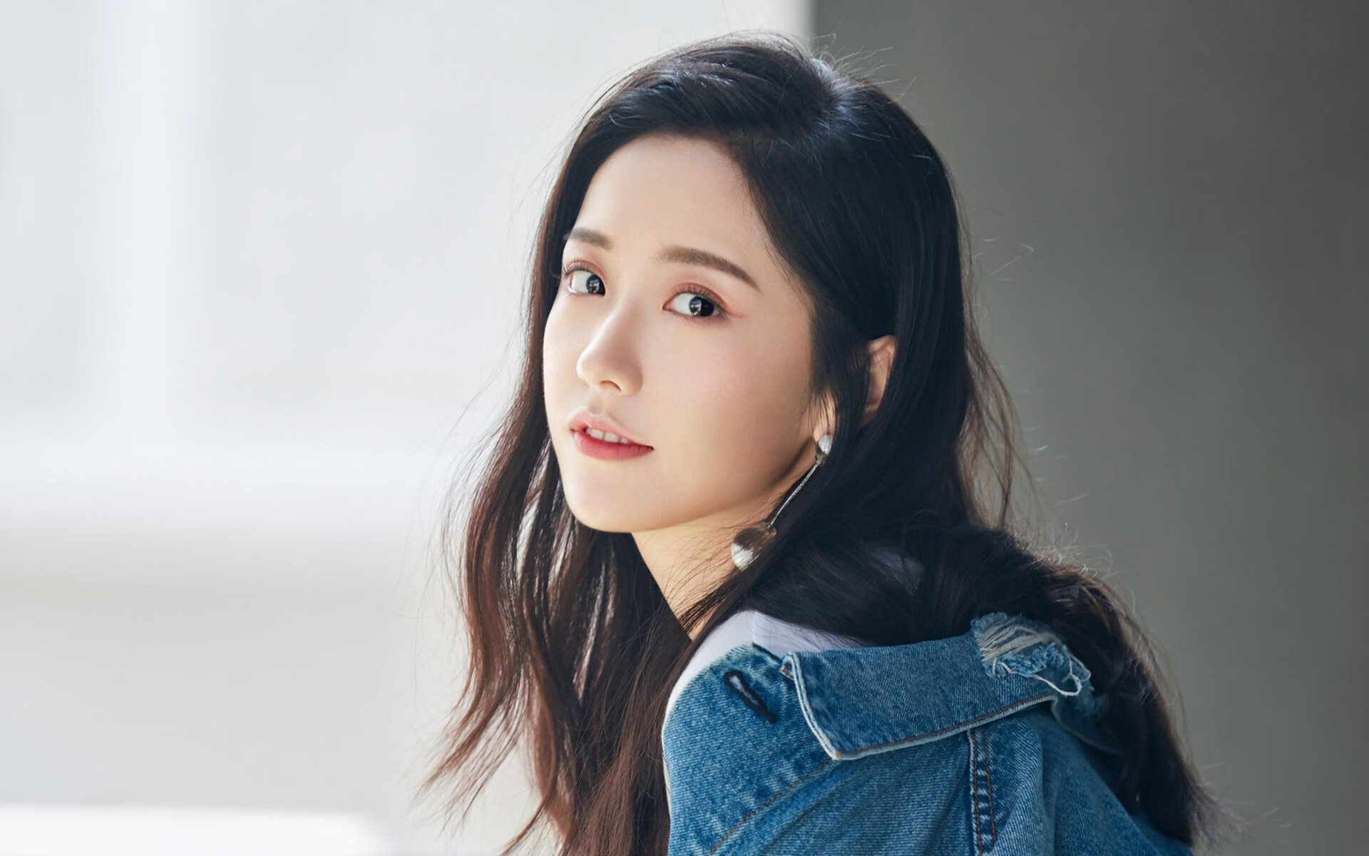 菲律宾代表团副团长凯伦·卡巴列罗点赞亚运村设施与中餐。,菲律宾卡利