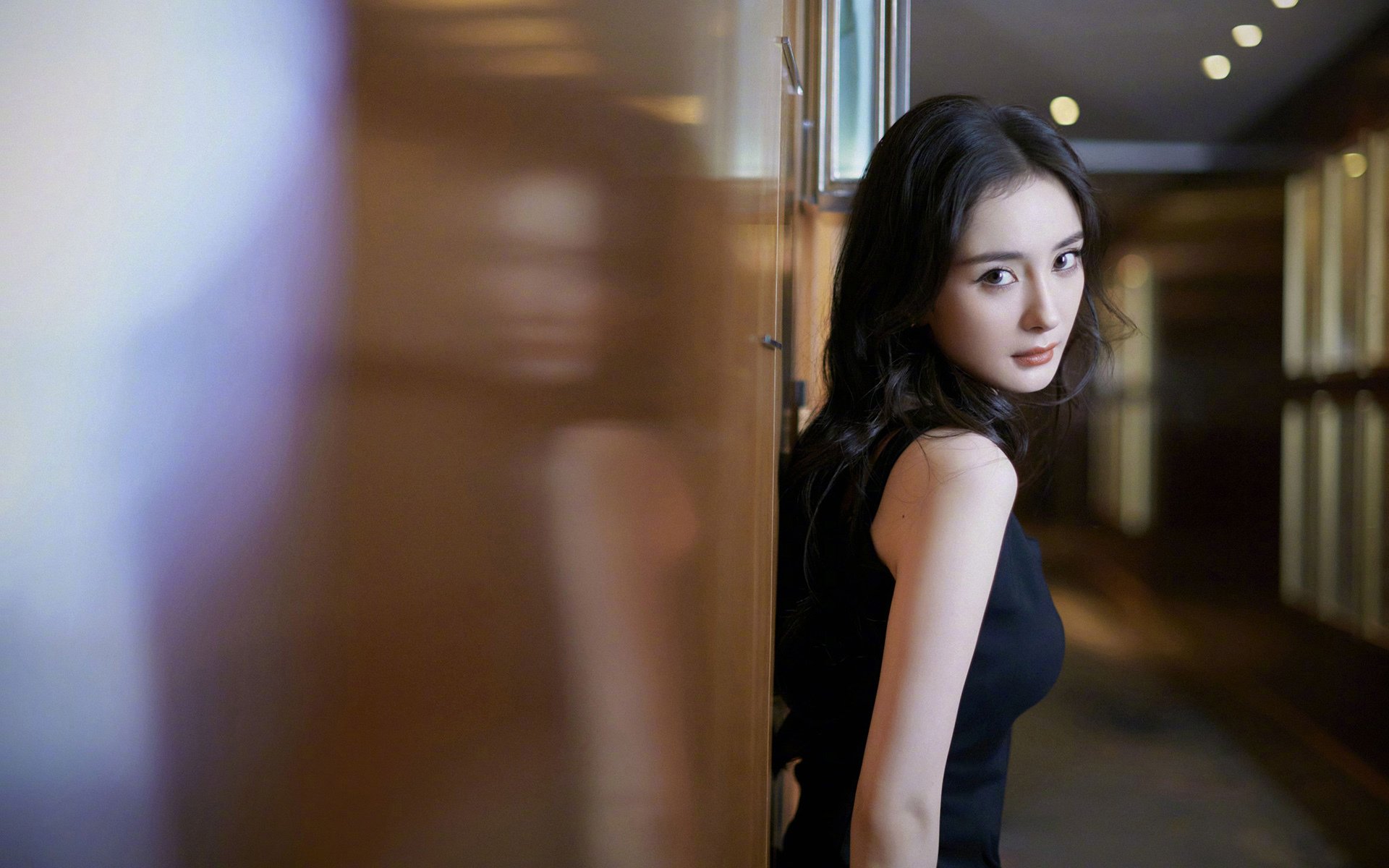 勇士球员尝试瑜伽训练改善核心力量，勇士训练短袖