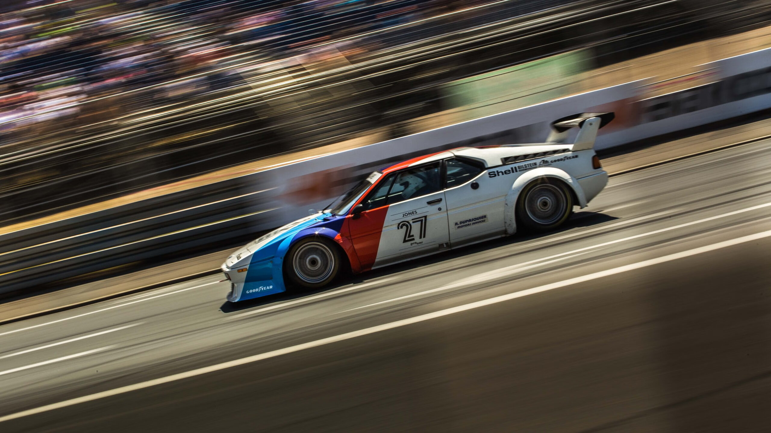 勇士球员尝试瑜伽训练改善核心力量，勇士训练短袖