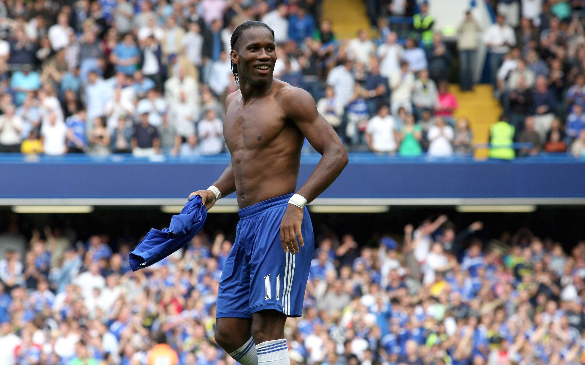 爱游戏平台-英超青训体系融入心理韧性训练应对高强度比赛压力，英超训练足球