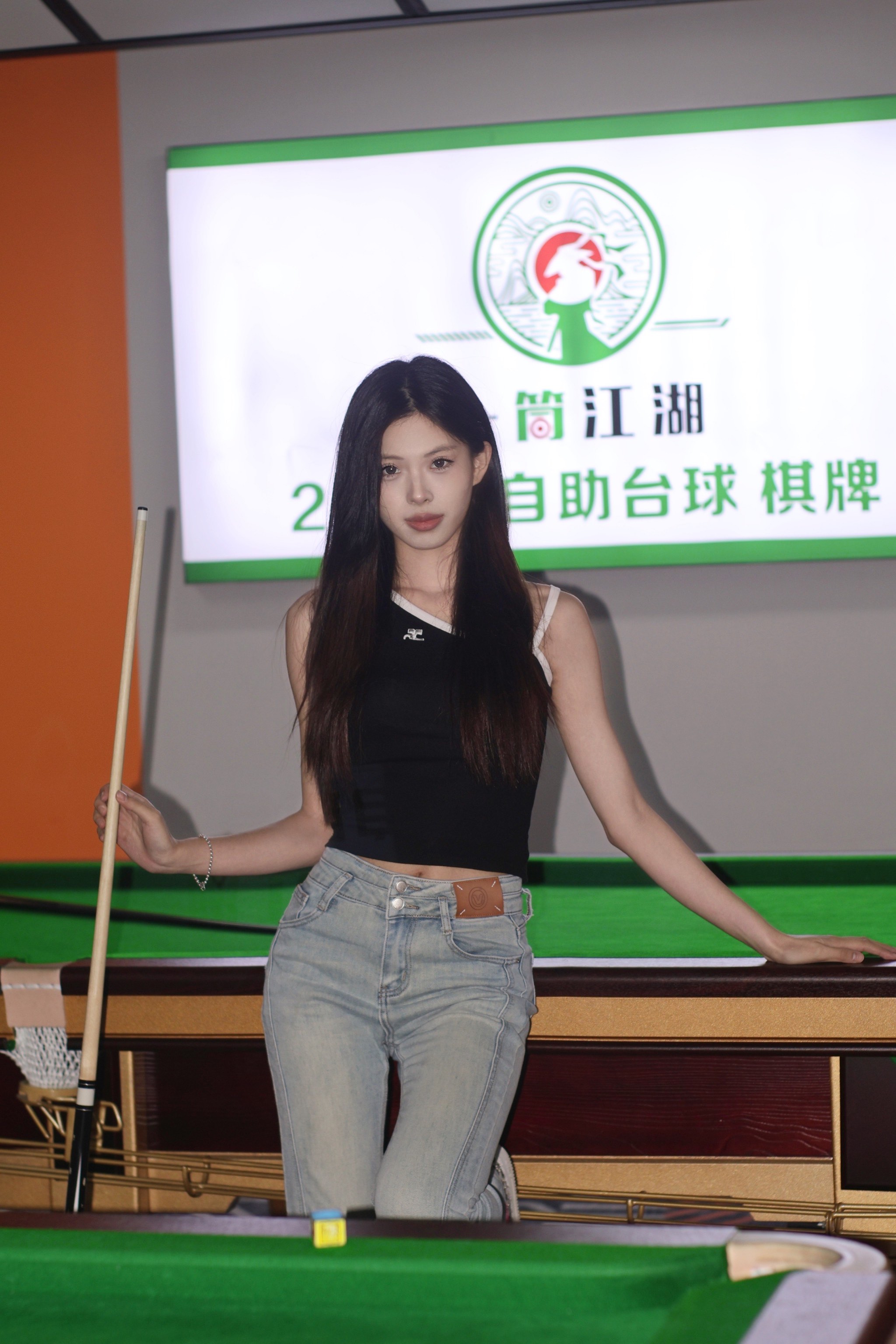 爱游戏APP:年轻门将韩佳奇“黄油手”，球迷：这球也能“漏”？的简单介绍