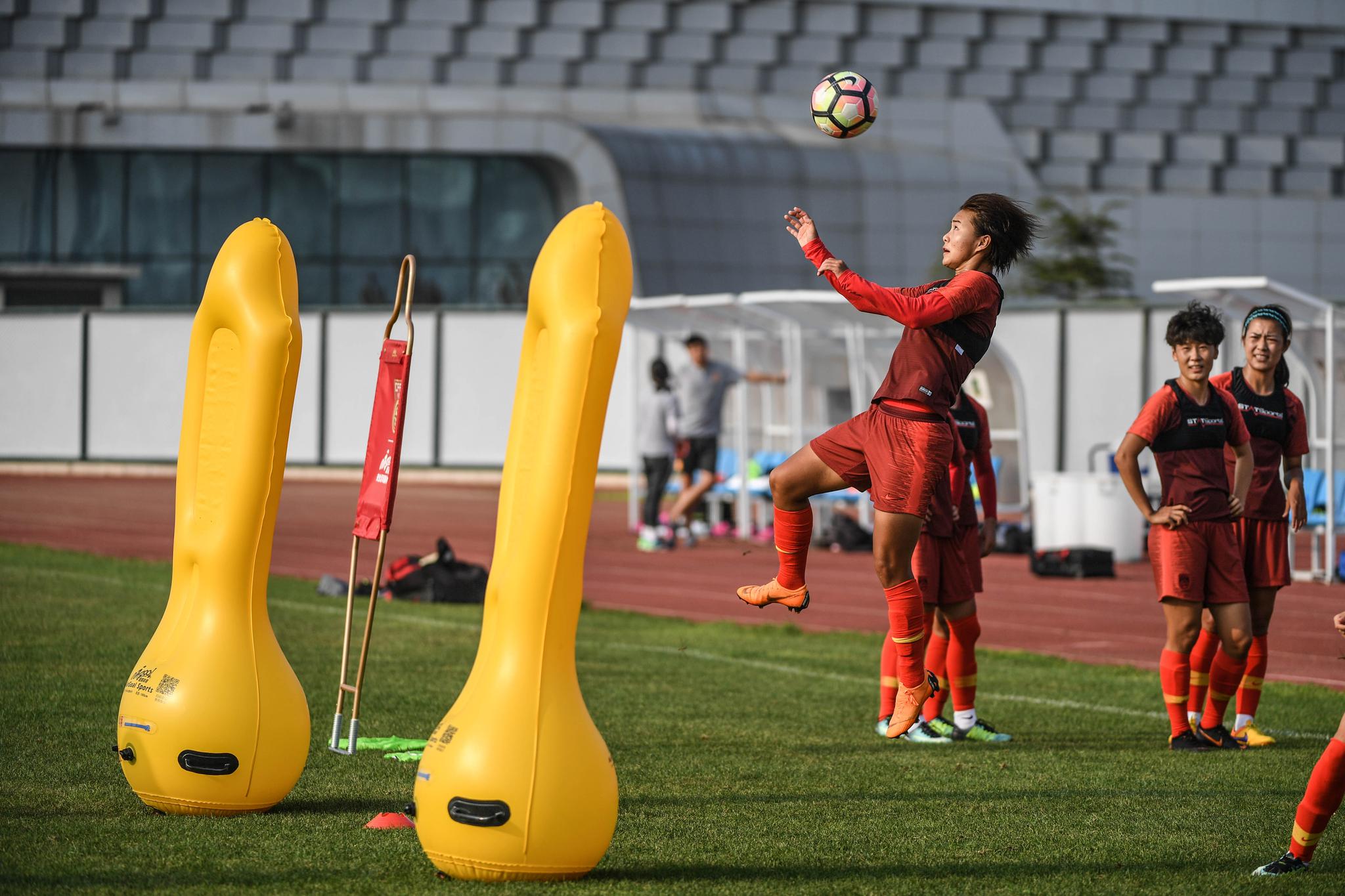 包含爱游戏APP:中国女足亚运会备战：阵容调整与战术演练的词条