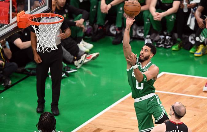 爱游戏：赛季总结：球队表现与个人成长的回顾的简单介绍