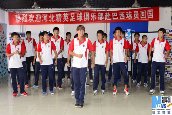 爱游戏APP:中国足球留洋球员职业发展规划：个人目标、团队合作与社会责任的简单介绍